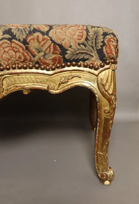 TABURETE DE MADERA DORADA