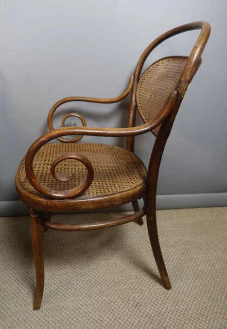 SILLAS Y SILLONES THONET