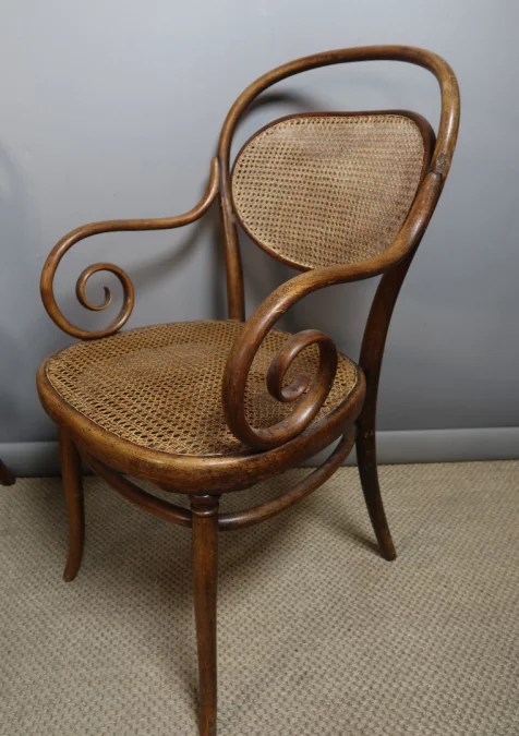 SILLAS Y SILLONES THONET