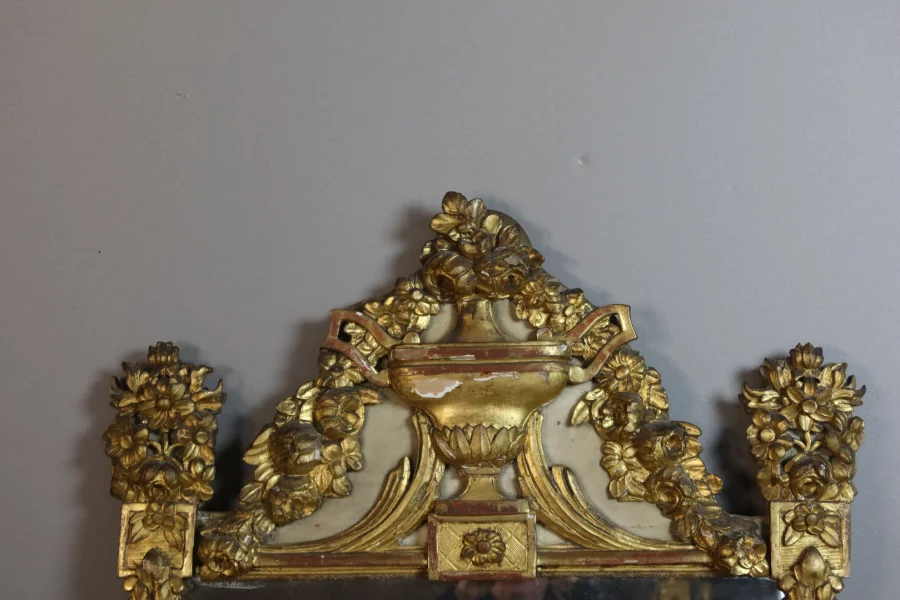 LATE EIGHTEENTH CENTURY MIRROR