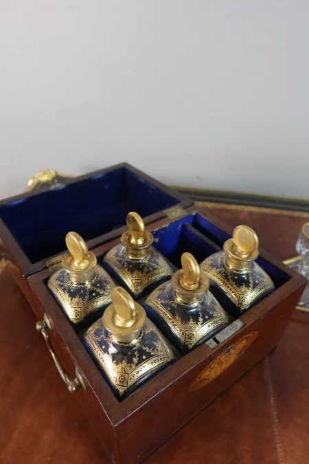 CAJA DECANTADORA DEL SIGLO XIX