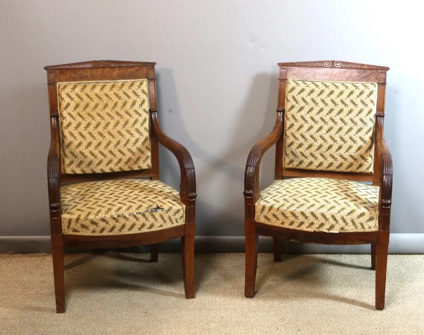 PAR DE SILLONES DE LA ÉPOCA DEL IMPERIO FRANCÉS