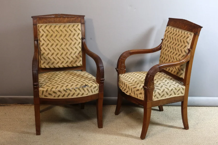 PAR DE SILLONES DE LA ÉPOCA DEL IMPERIO FRANCÉS
