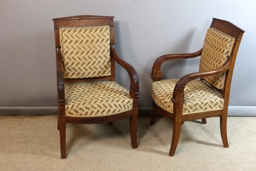 PAR DE SILLONES DE LA ÉPOCA DEL IMPERIO FRANCÉS