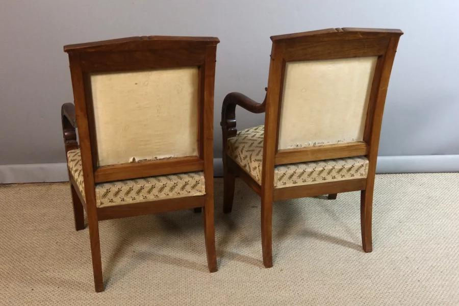 PAR DE SILLONES DE LA ÉPOCA DEL IMPERIO FRANCÉS