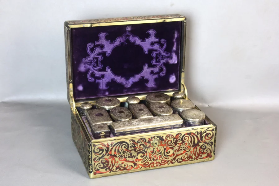 CAJA EN MARQUETERÍA BOULLE