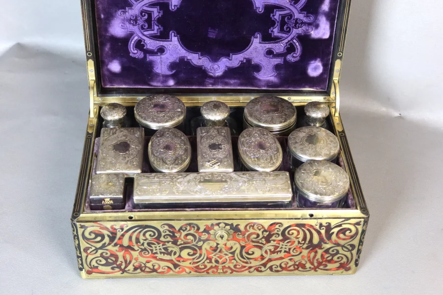 CAJA EN MARQUETERÍA BOULLE