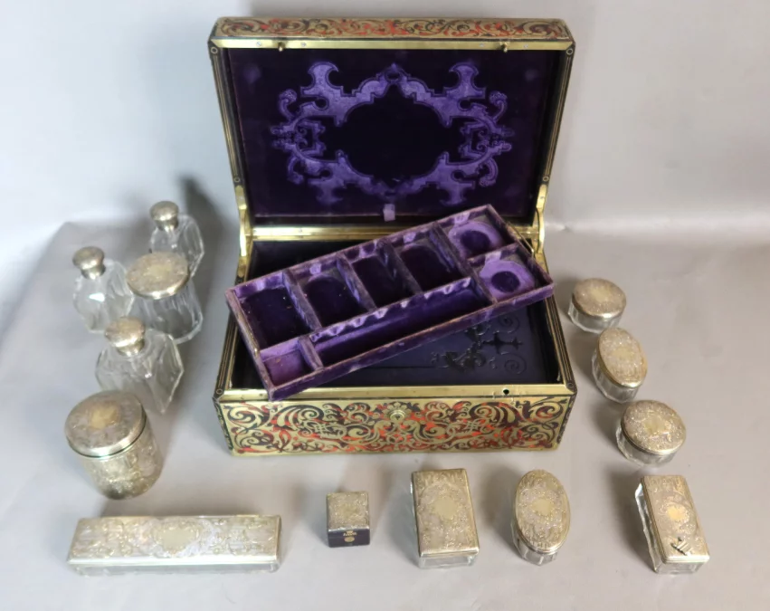 CAJA EN MARQUETERÍA BOULLE