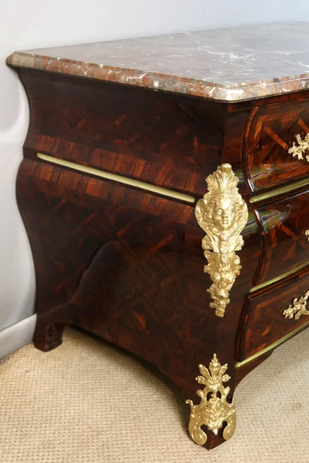 CÓMODA DE LA ÉPOCA DE LA REGENCIA FRANCESA