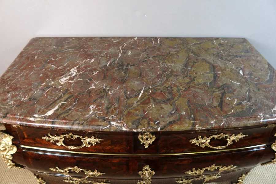 CÓMODA DE LA ÉPOCA DE LA REGENCIA FRANCESA