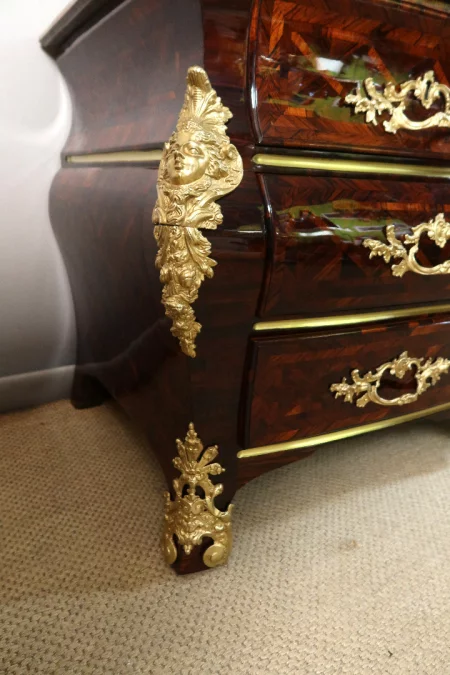 CÓMODA DE LA ÉPOCA DE LA REGENCIA FRANCESA