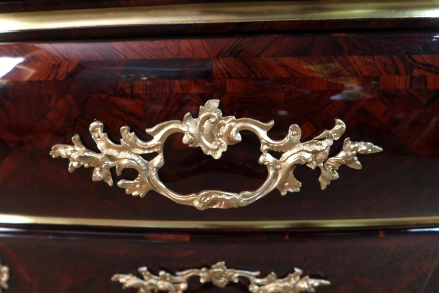 CÓMODA DE LA ÉPOCA DE LA REGENCIA FRANCESA