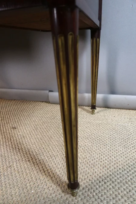 ESCRITORIO CON TAPA CILINDRICA DEL PERIODO LUIS XVI