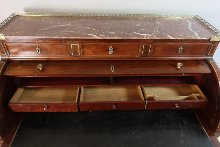 ESCRITORIO CON TAPA CILINDRICA DEL PERIODO LUIS XVI