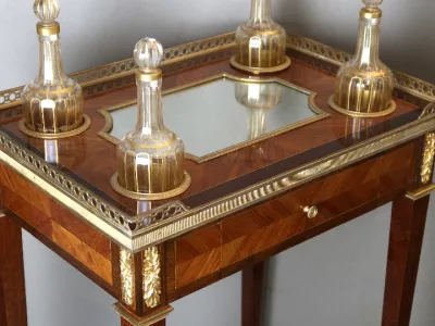 MESA CON DECANTADORES