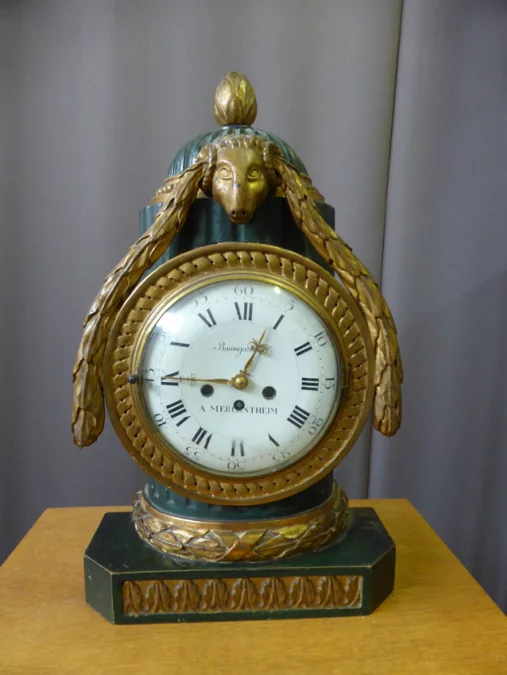 RELOJ PINTADO