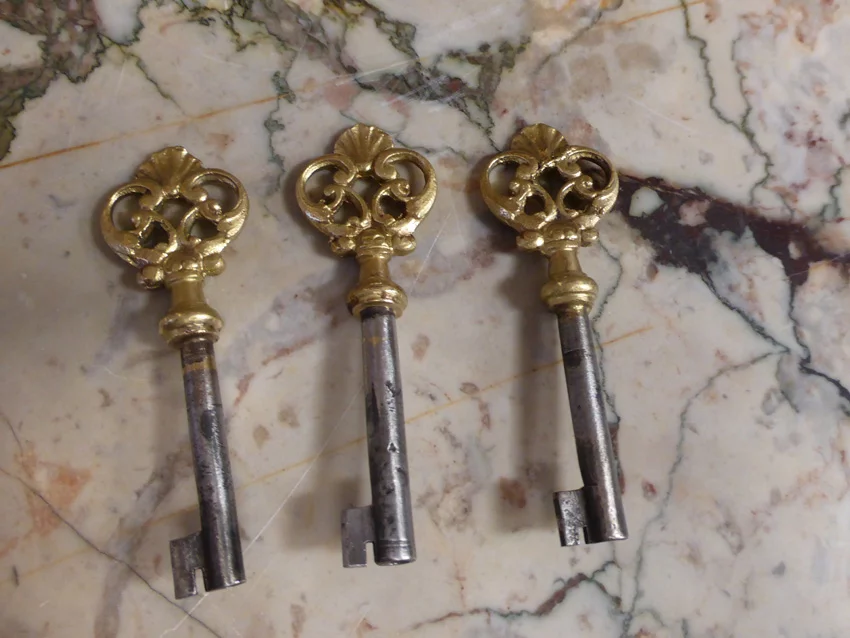 CÓMODA ESTILO REGENCIA